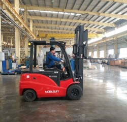 諾力四支點(diǎn)電動(dòng)叉車 1.5-3噸